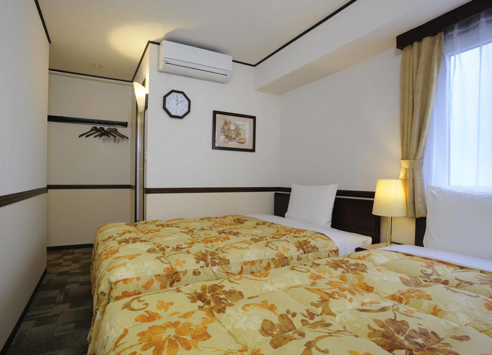 Toyoko Inn Sendai Nishi-Guchi Hirose-Dori Экстерьер фото