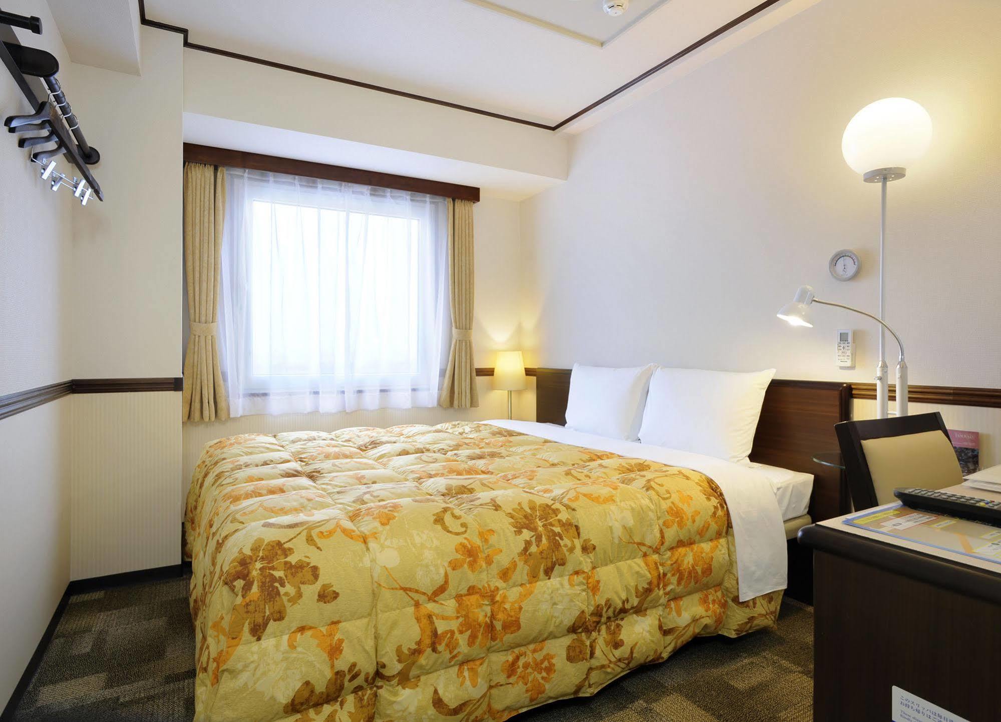 Toyoko Inn Sendai Nishi-Guchi Hirose-Dori Экстерьер фото